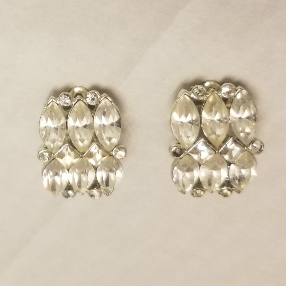 stunning Kramer faux diamond clip earrings - Picture 3 of 10